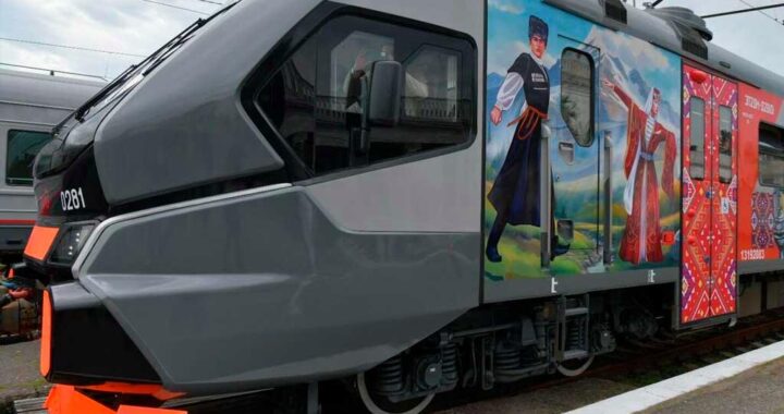 Новый поезд «Диоскурия» начал курсировать между Сочи и Сухумом