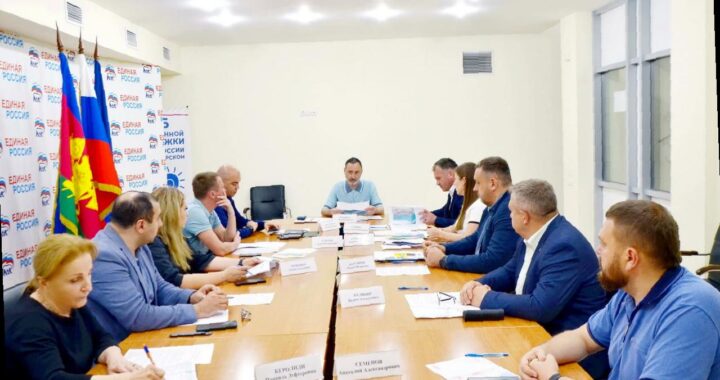 «Виктор Тепляков обсудил строительство спорткомплекса на Пластунке»