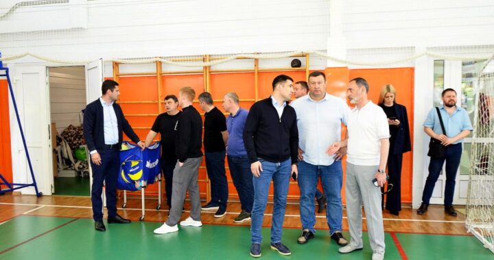 «Виктор Тепляков на встрече с Министром спорта региона Серафимом Тимченко»