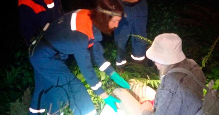 В ночь на четверг, 26 июня, сочинские спасатели дважды пришли на помощь заблудившимся туристам. Об этом сообщили в ЮРПСО МЧС России.