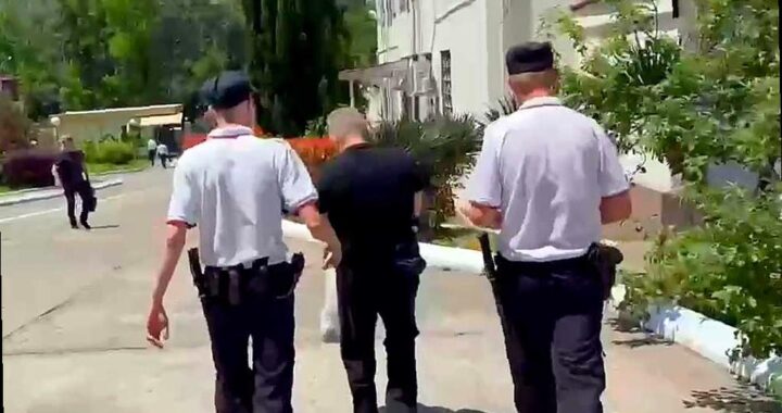 Второй арест за последние четыре месяца: в Сочи наказали уличного торговца