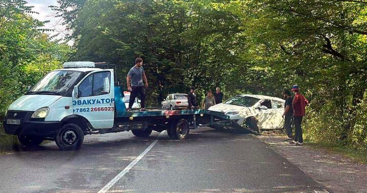 Автомобиль съехал с дороги в селе Пластунка