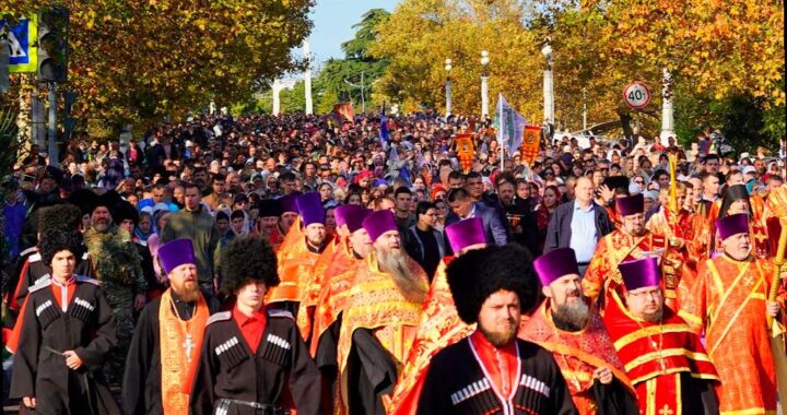 В центре Сочи временно ограничат движение из-за крестного хода