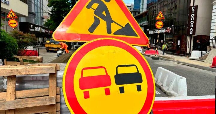 В центре Сочи начнется капитальный ремонт участка автомобильной дороги на улице Гагарина, начиная с 1 августа. Съезд на улицу Гагарина будет временно перекрыт, а движение транспорта по улице Егорова будет организовано по временной схеме. Подробности о изменениях маршрутов общественного транспорта будут объявлены позже. Ранее уже было введено одностороннее движение на двух улицах в Центральном районе Сочи. Больше информации можно найти по ссылке. (Фото, схема: Администрация Сочи)