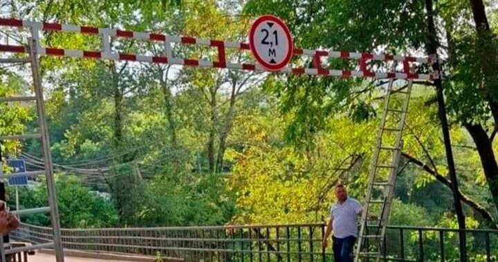 В Сочи школьников из Верхнениколаевского будут возить в школу с пересадкой из-за закрытого моста