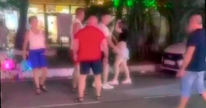 Агрессивные туристы избили девушку в Сочи