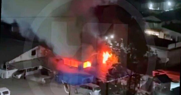Пожар в поселке Дагомыс: сгорели гараж и пять машин