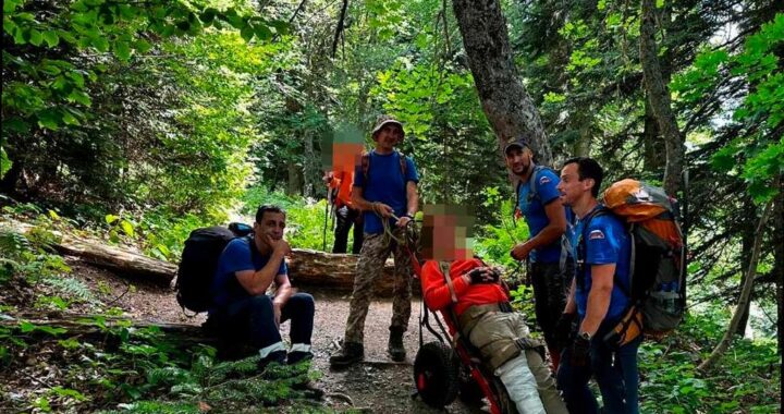 В горах Сочи спасли туриста с травмированной ногой