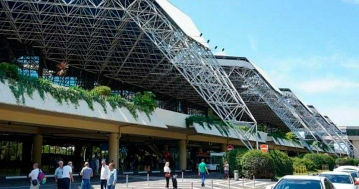 В аэропорту Сочи провели проверку назойливых таксистов