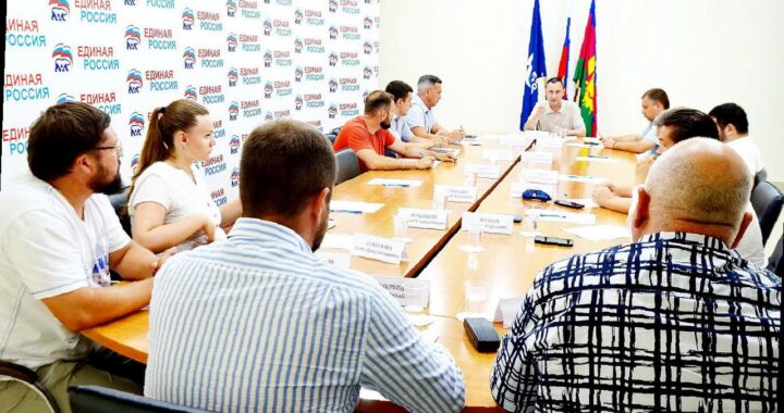 «Виктор Тепляков обсудил работу сервисов в порту Сочи»