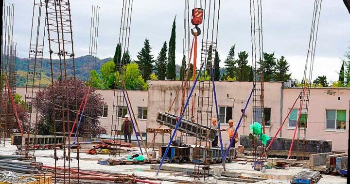 В Горном Лоо строят новую школу