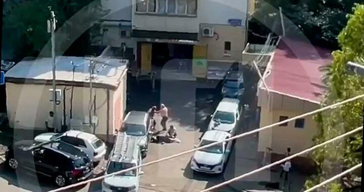 В Сочи произошел инцидент: мужчина в форме ранил другого человека