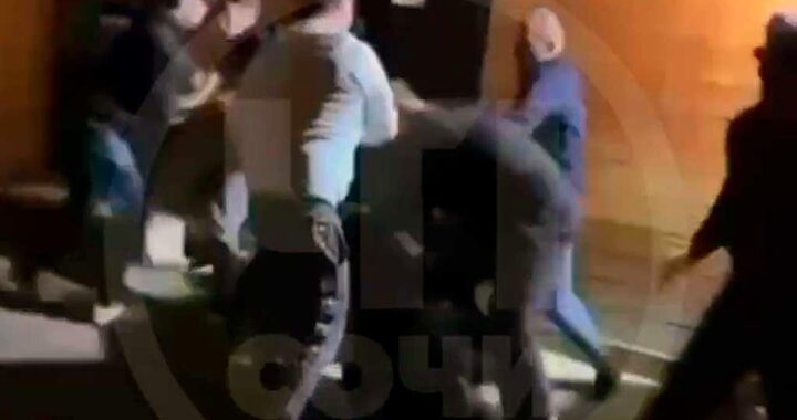 Массовая драка в Сочи: словесная перепалка переросла в потасовку