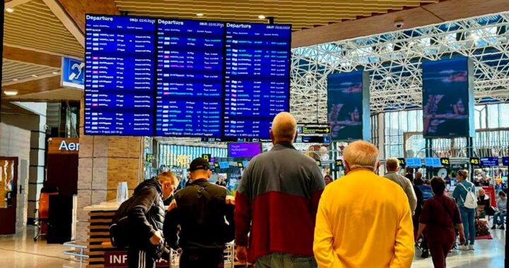 10 рейсов, летевших в Сочи, ушли на запасные аэродромы