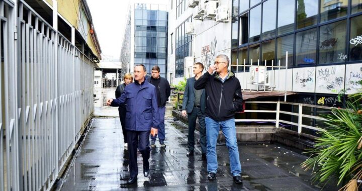 «Виктор Тепляков осмотрел торговую галерею на улице Навагинской в Сочи»