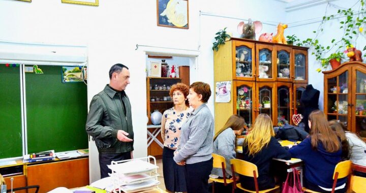 «Виктор Тепляков проверил обновление школы №2 в Сочи»