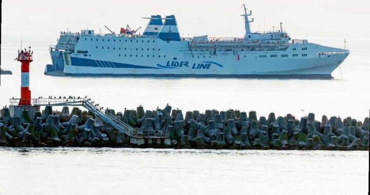 Паром Sea Bridge вернулся в Турцию без посещения Сочи