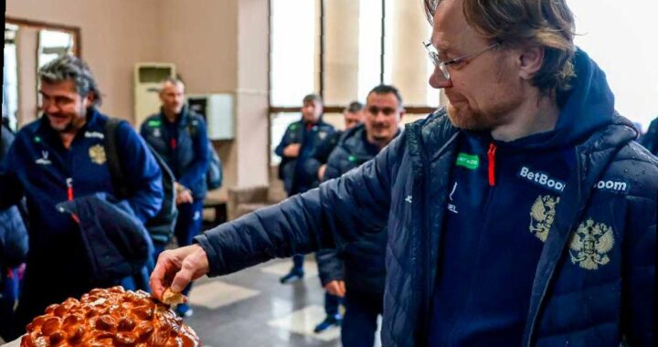 Футбольные сборные России и Перу прибыли в Сочи для товарищеских матчей