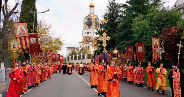 В Сочи ограничат движение на время крестного хода