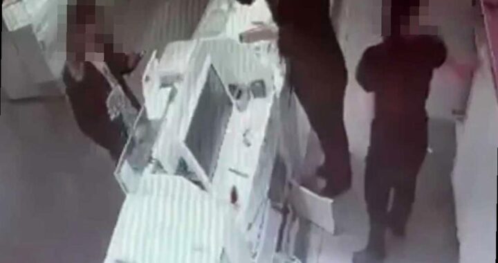 В Сочи курьер украл посылку с золотыми украшениями