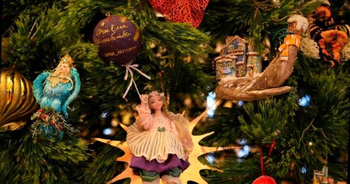 В Сочи открылась выставка авторской новогодней игрушки