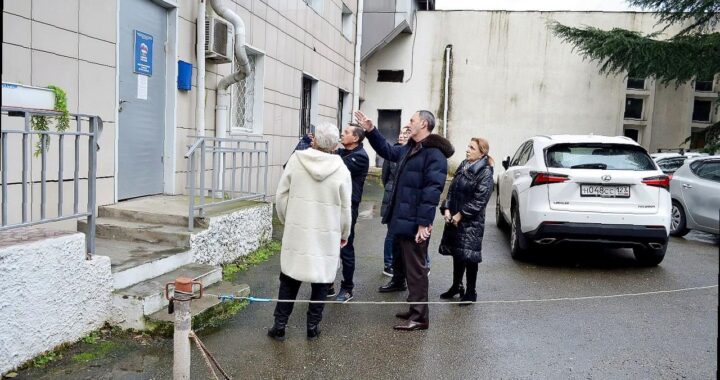 «Виктор Тепляков осмотрел приёмную партии перед ремонтом»