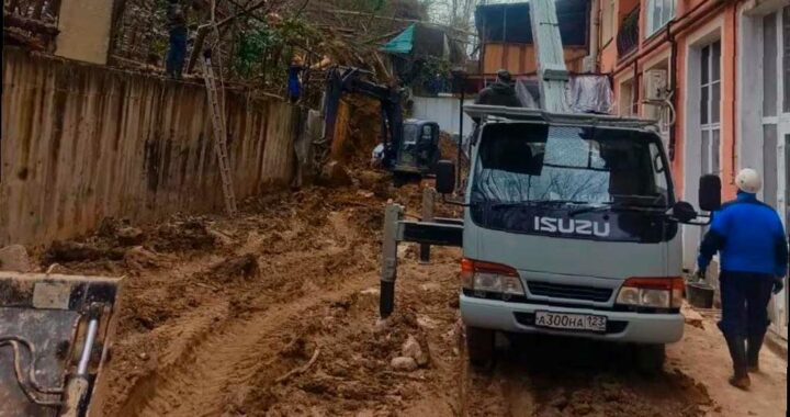 В Адлере произошел повторный оползень на улице Петрозаводской