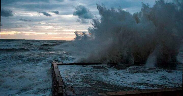 Штормовое предупреждение объявлено в Сочи