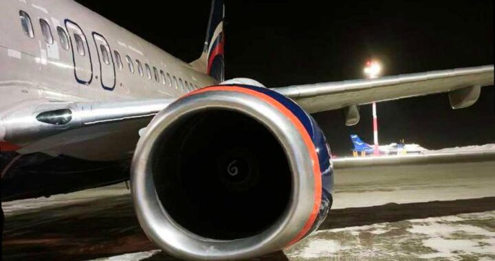 Рейс из Красноярска в Сочи вернулся в аэропорт из-за технических проблем