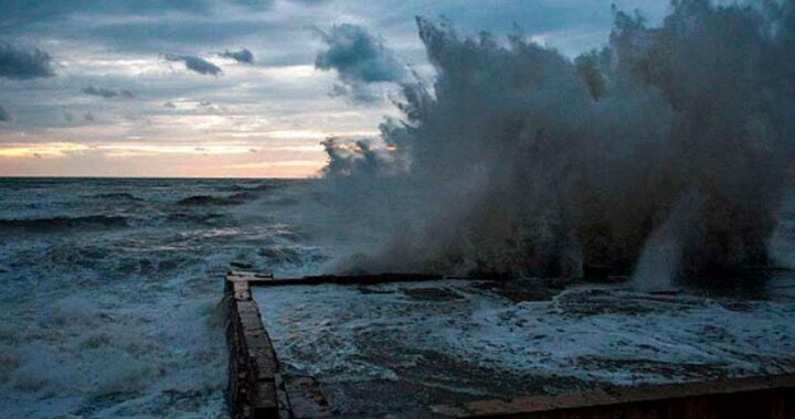 В Сочи ожидается усиление ветра и шторм