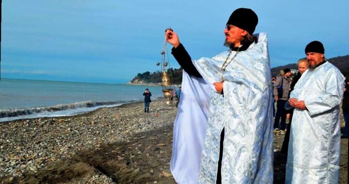 Крещение в Сочи: где принять участие в православном празднике?