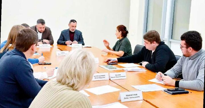 Депутат ЗСК Виктор Тепляков встретился с жителями Сочи