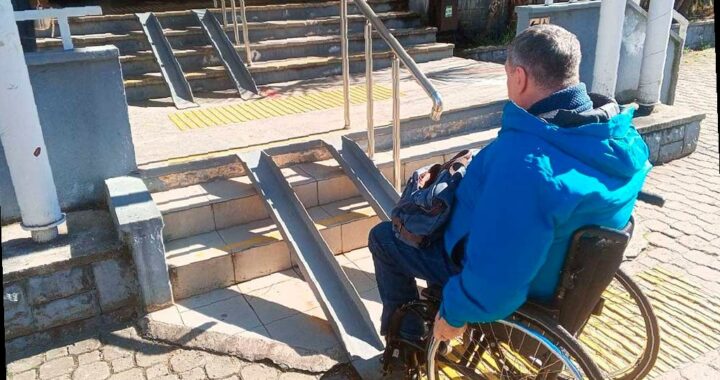 Магазины и кафе в центре Сочи проверили на доступность для маломобильн