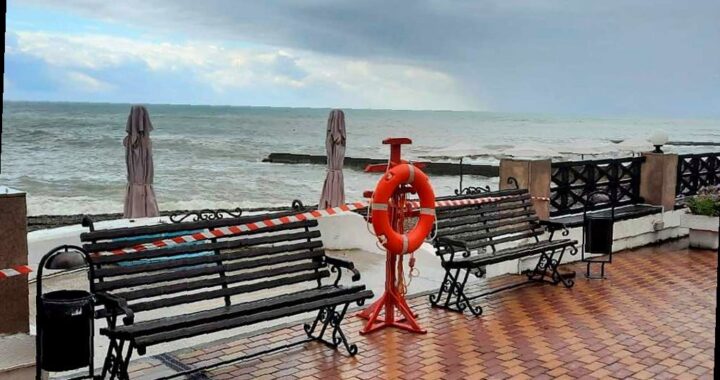 В Сочи усилится волнение моря, в горах лавиноопасно