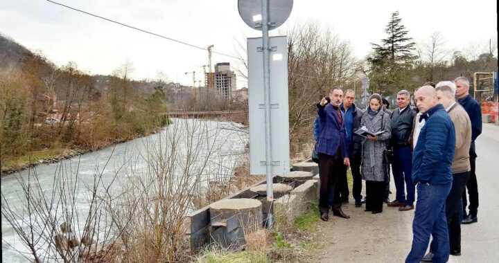 «Виктор Тепляков проверил оползневую зону на улице Краснодонская в Сочи»