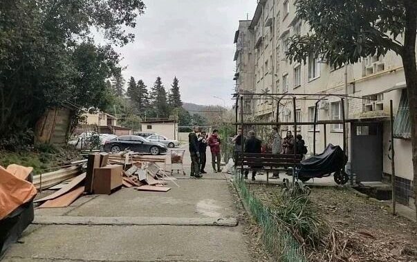 В Сочи подвалы многоквартирных домов готовят под укрытия: в Хосте очис