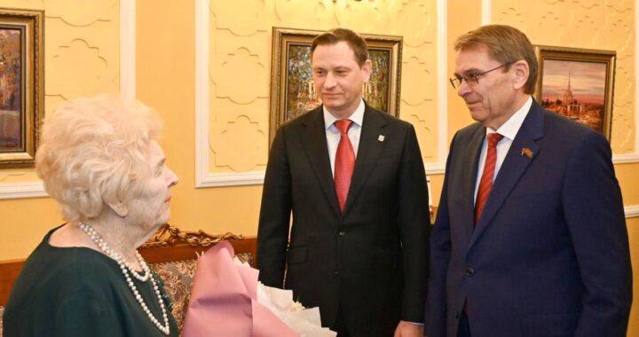 В Сочи поздравили легенду городского образования Веру Шибалову