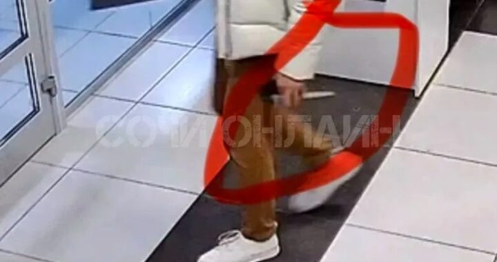 С ножом в офис: в центре Сочи мужчина устроил переполох в агентстве не