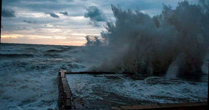 Шторм, дожди и резкое похолодание: на Сочи надвигается холодный фронт